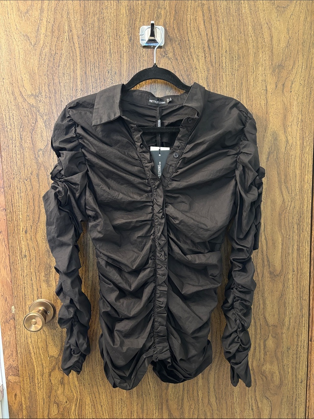 PrettyLittleThing Black Ruched Long Sleeve Dress Shirt
